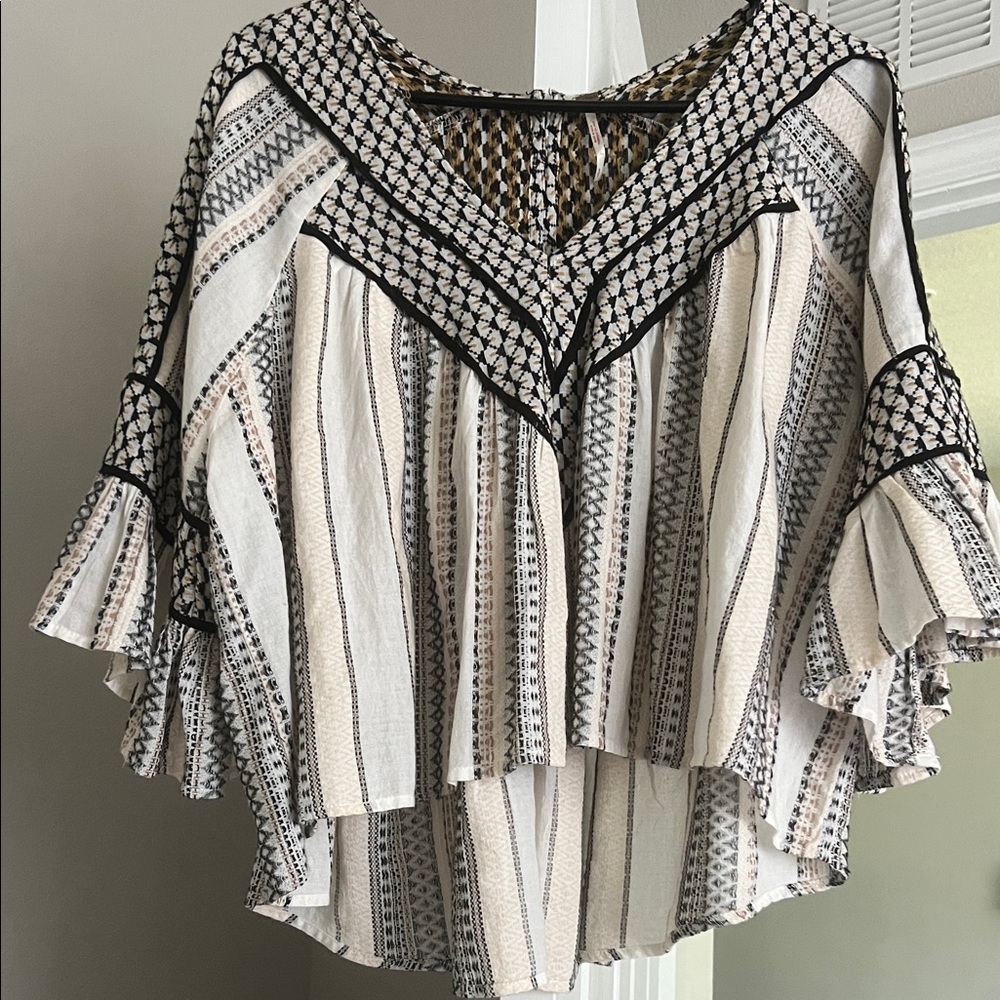 Free People boho top/blouse. Great condition! Size small.